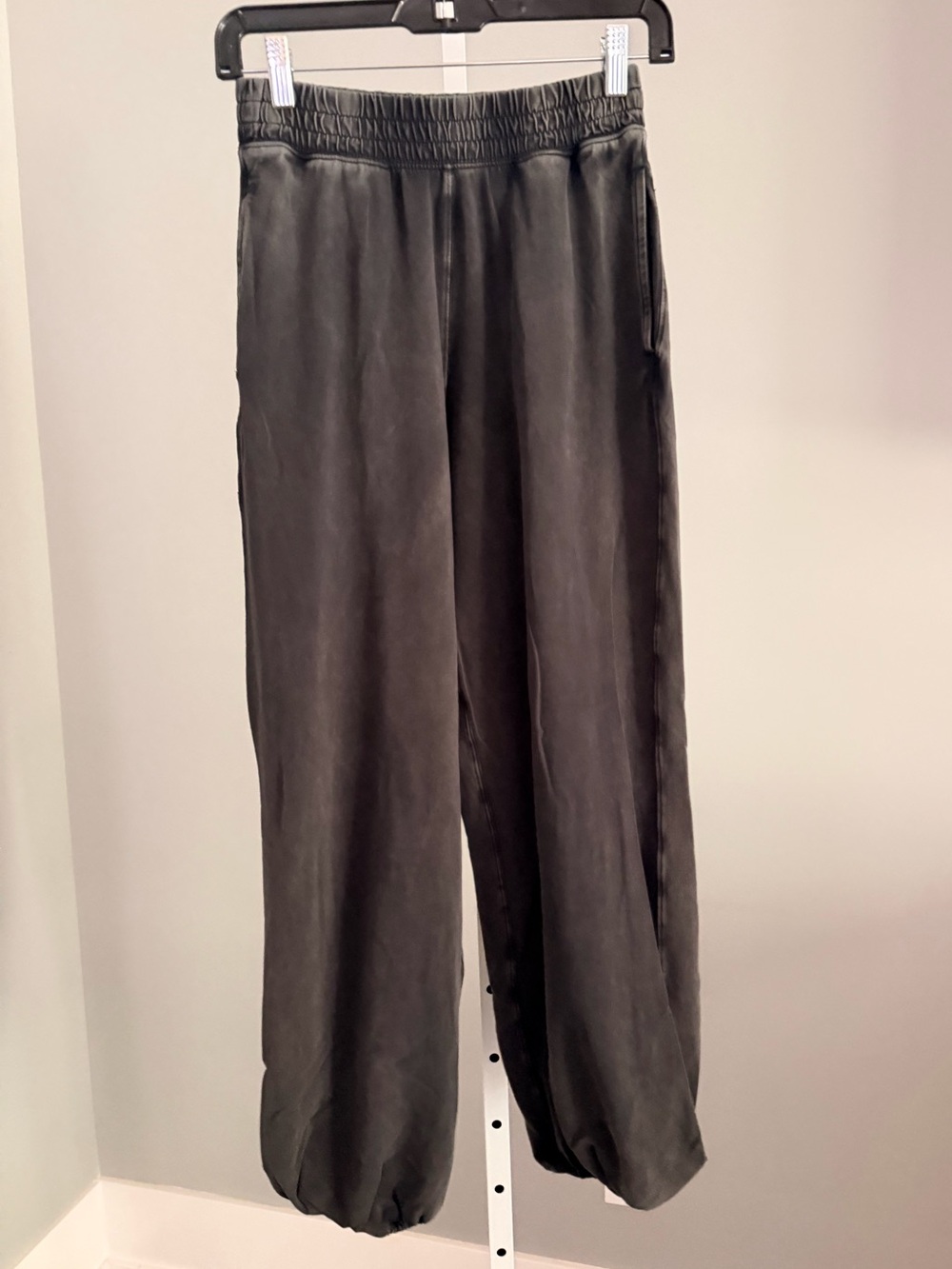 FREE PEOPLE Best-Selling Washed Black Comfy Jogger Pants Sz XS NEW